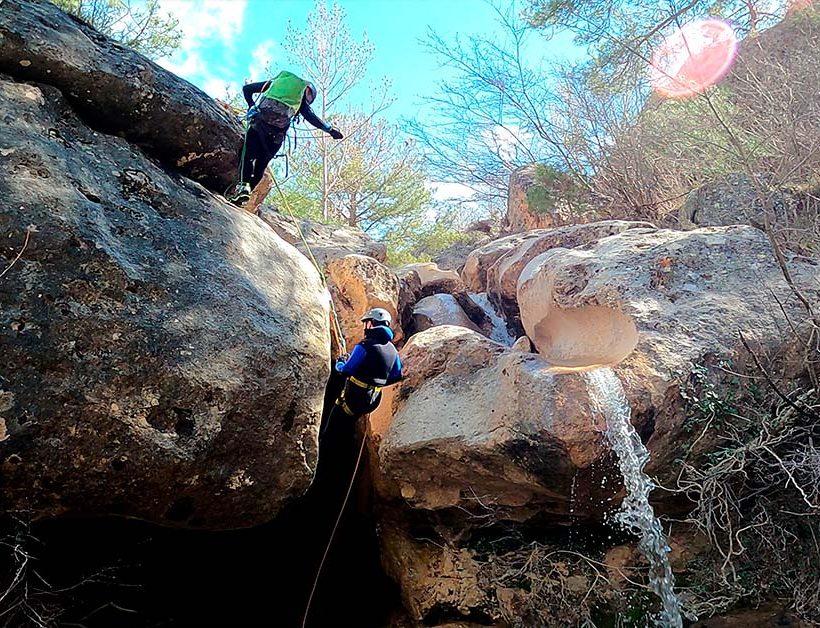 Barranco</br>De Portilla 10 chico rapelando en el barranco de Portilla