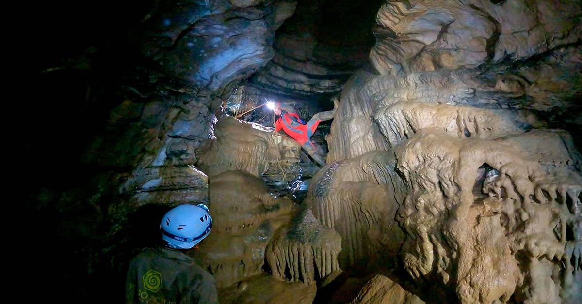 colada en la cueva de Los Moros